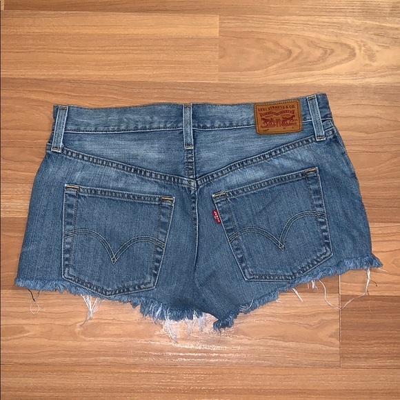 ⚡️SALE⚡️Button Fly Levi’s Shorts - Picture 3 of 3